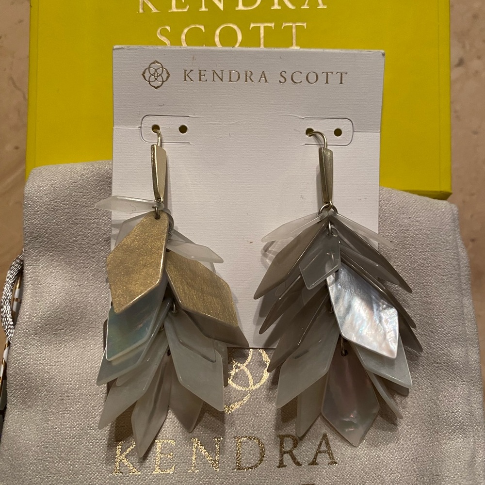 Kendra Scott Jenni Neutral Mix. NWOT - Retired